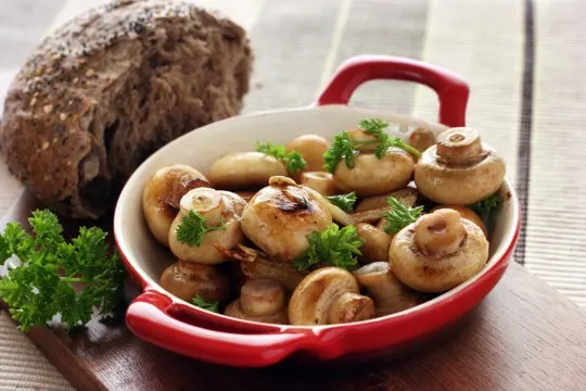 sauted mushrooms in garlic butter