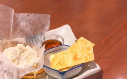how to store saltine crackers
