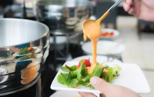 green salad with creamy dressing