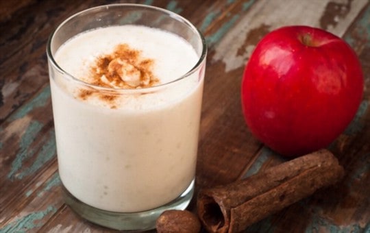apples with cinnamon and nutmeg