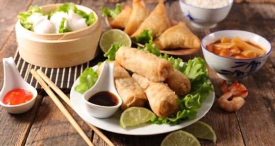 egg or spring rolls with pork