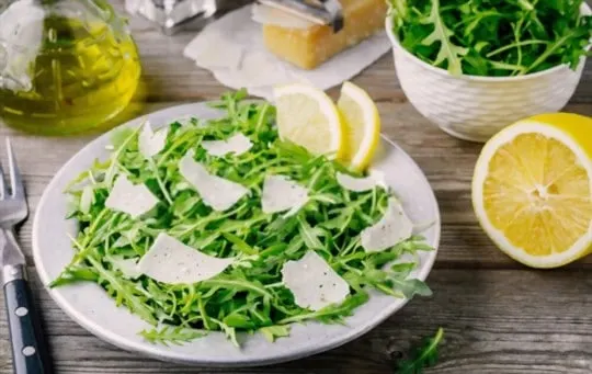 arugula salad with beet and goat cheese