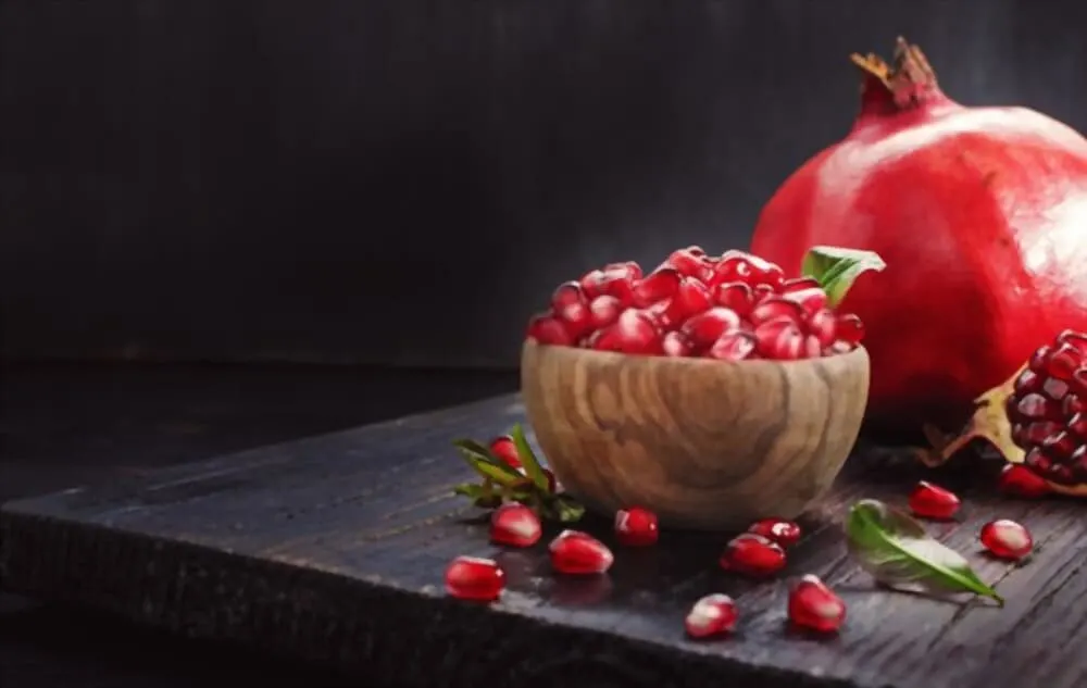 how to eat pomegranate