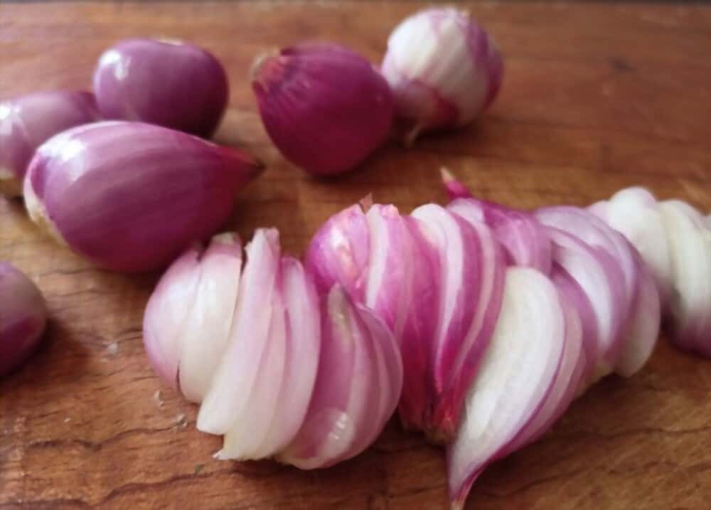 what do shallots taste like
