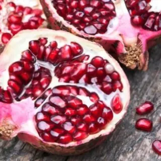 what does pomegranate taste like